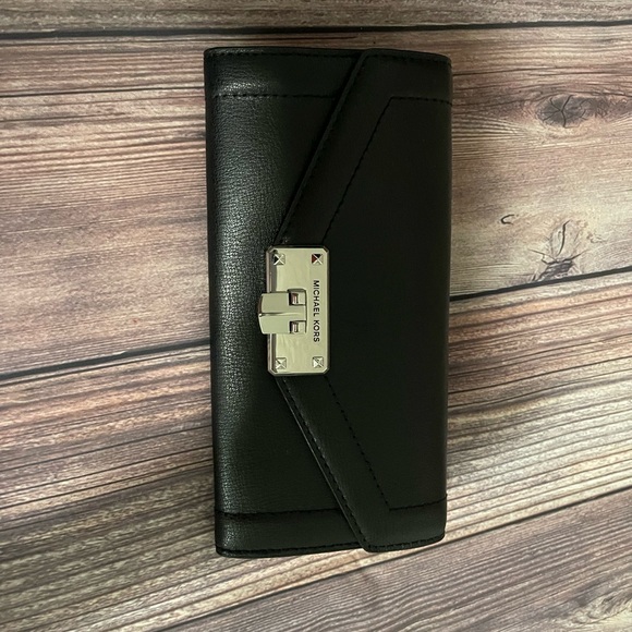 Michael Kors Backpack & Wallet Black - Picture 8 of 10